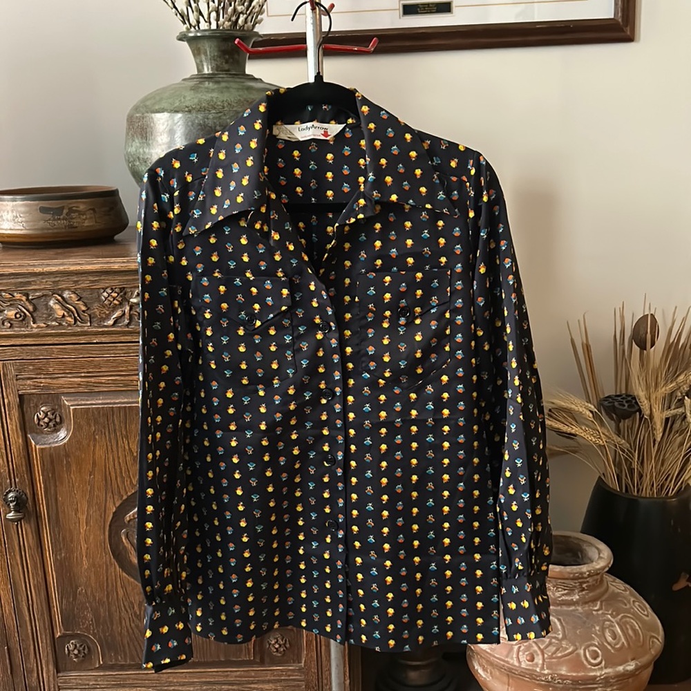 VINTAGE 70s LadyArrow Dagger Collar Novelty Print Blouse